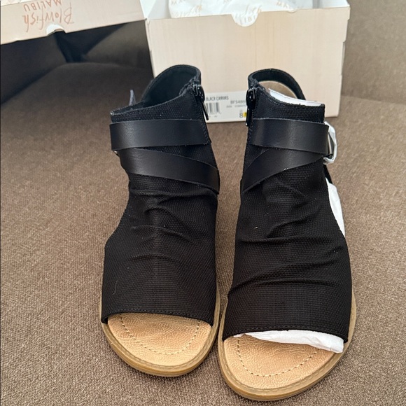 Elegant Black Sandals for Women - Picture 1 of 3